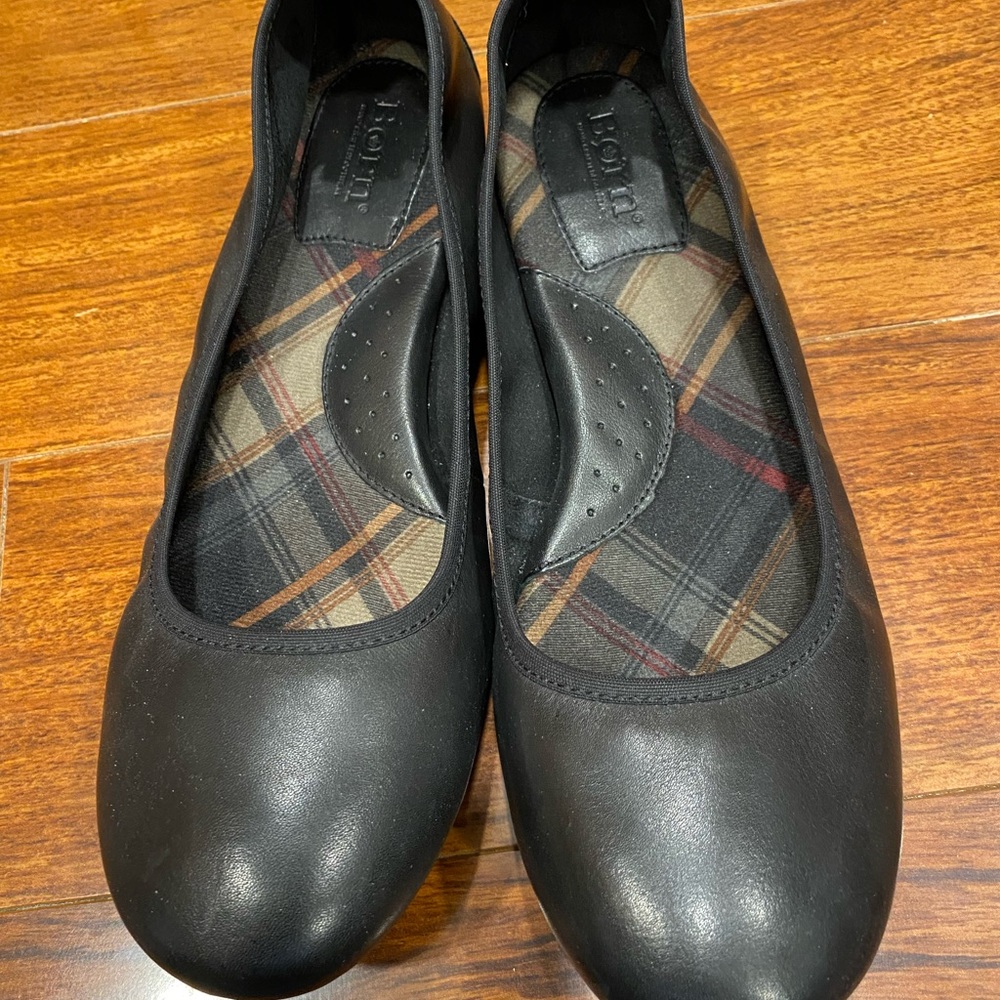 Like new born slip on women shoes